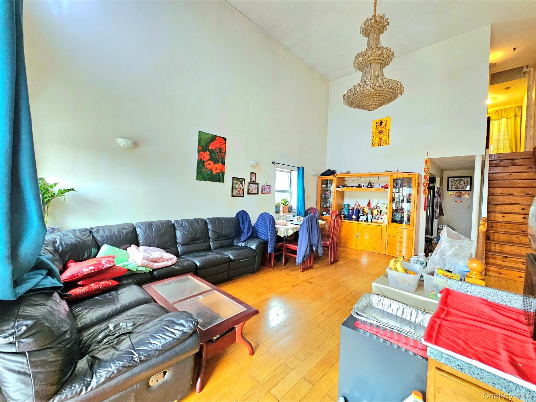 #5 photo, 99-18 Corona Avenue, कोरोना Corona , NY 11368