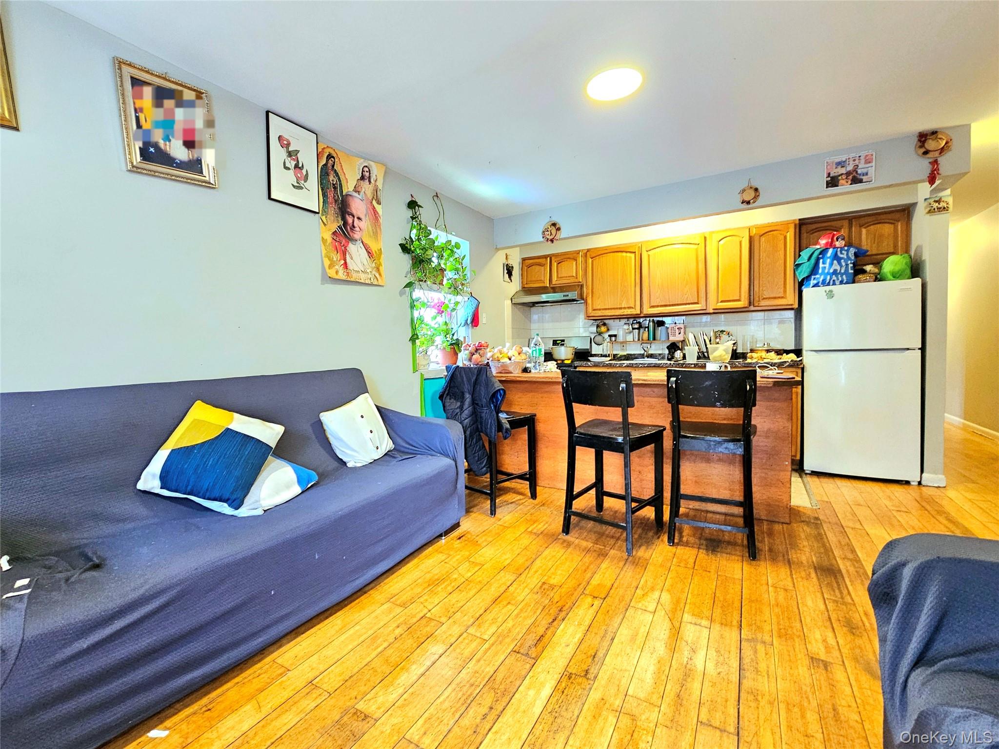 #7 photo, 99-18 Corona Avenue, कोरोना Corona , NY 11368