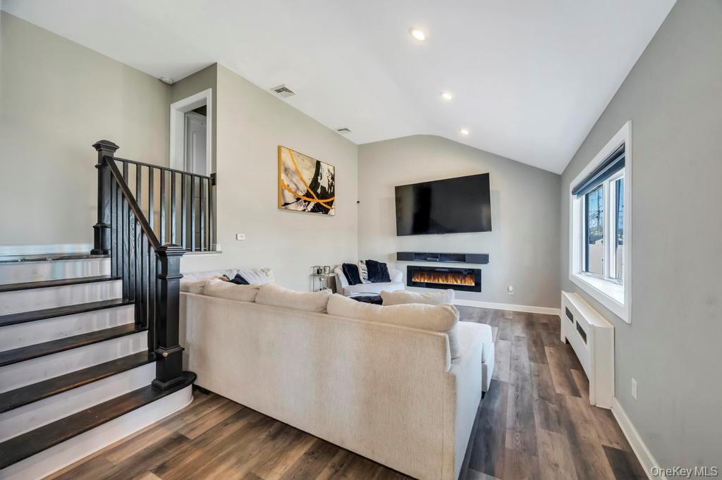 #10 photo, 221 Cedar Court, সাফোক কাউন্টি Copiague , NY 11726