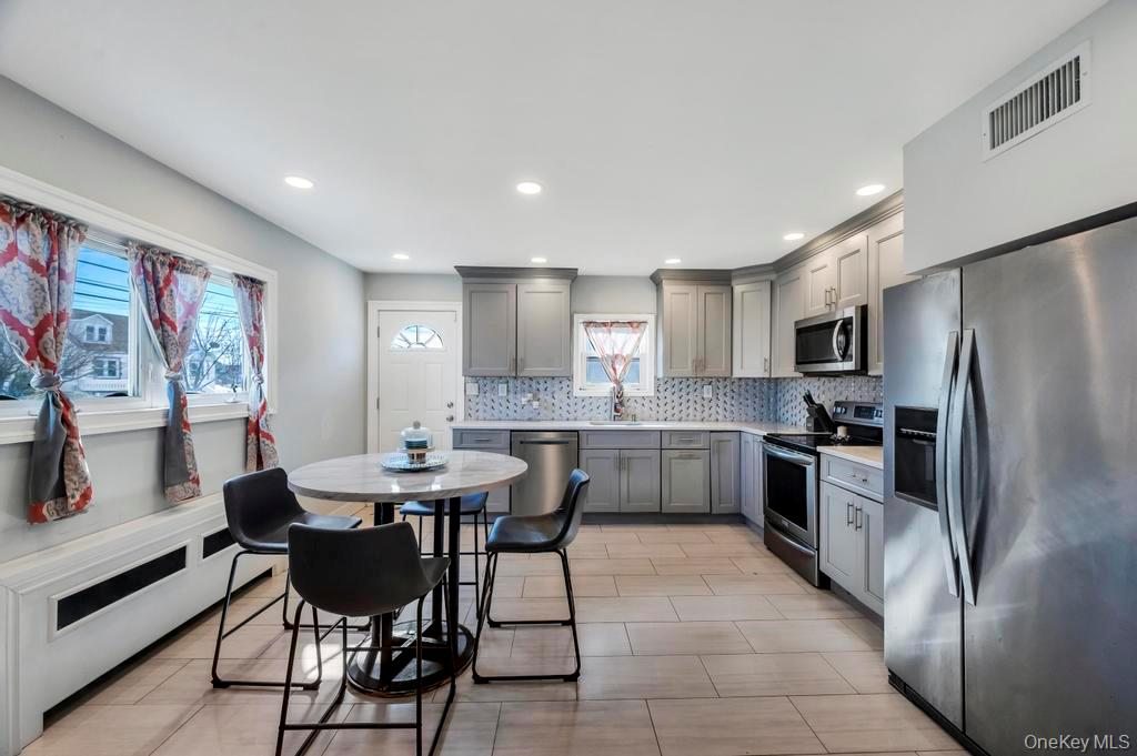 #14 photo, 221 Cedar Court, সাফোক কাউন্টি Copiague , NY 11726