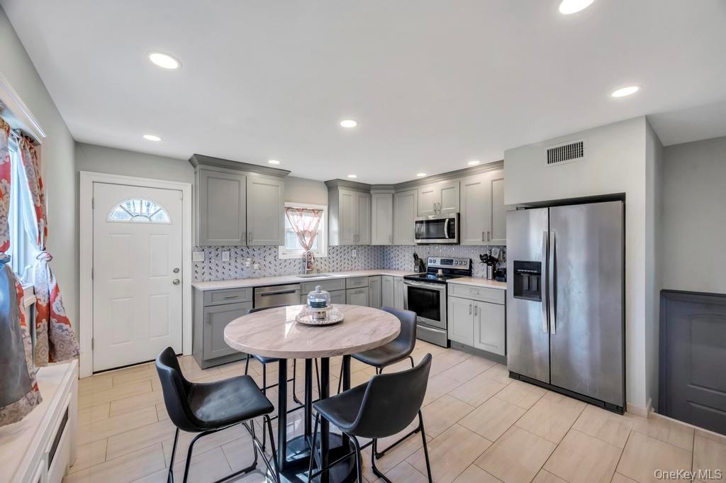 #15 photo, 221 Cedar Court, সাফোক কাউন্টি Copiague , NY 11726