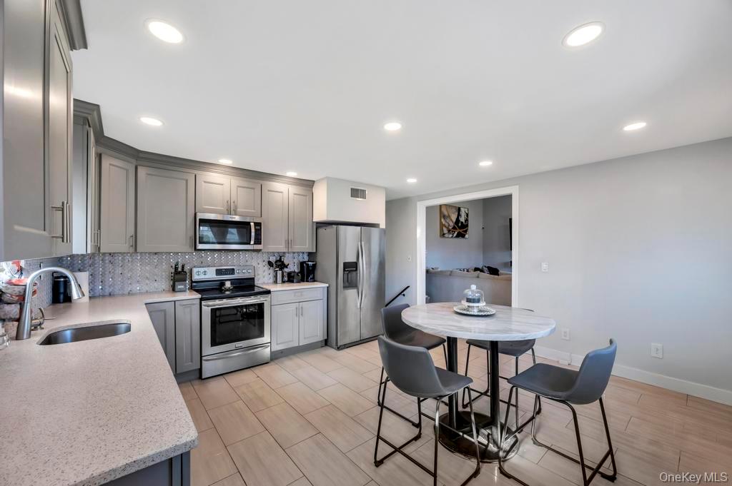 #16 photo, 221 Cedar Court, সাফোক কাউন্টি Copiague , NY 11726