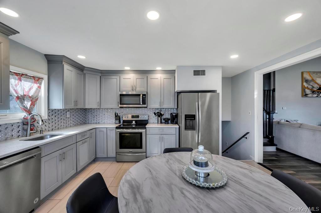 #17 photo, 221 Cedar Court, সাফোক কাউন্টি Copiague , NY 11726