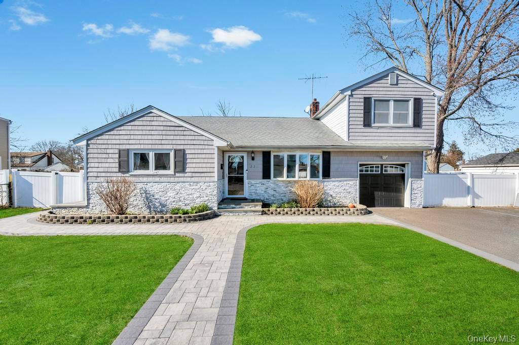 #2 photo, 221 Cedar Court, সাফোক কাউন্টি Copiague , NY 11726