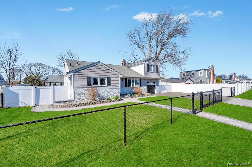 #3 photo, 221 Cedar Court, সাফোক কাউন্টি Copiague , NY 11726