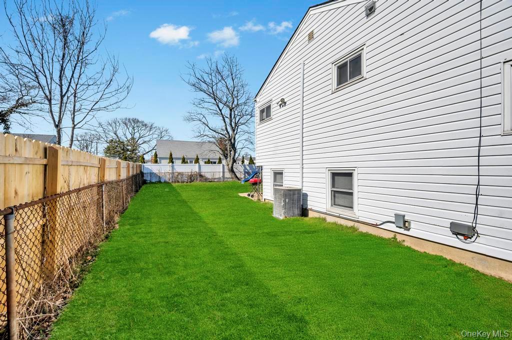 #5 photo, 221 Cedar Court, সাফোক কাউন্টি Copiague , NY 11726