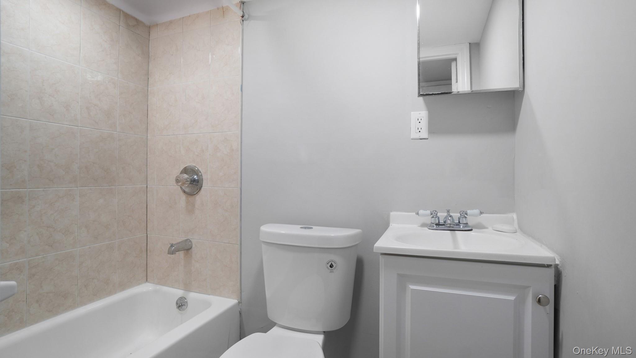 #20 photo, 107-46 120th Street, কুইন্‌স Richmond Hill S. , NY 11419