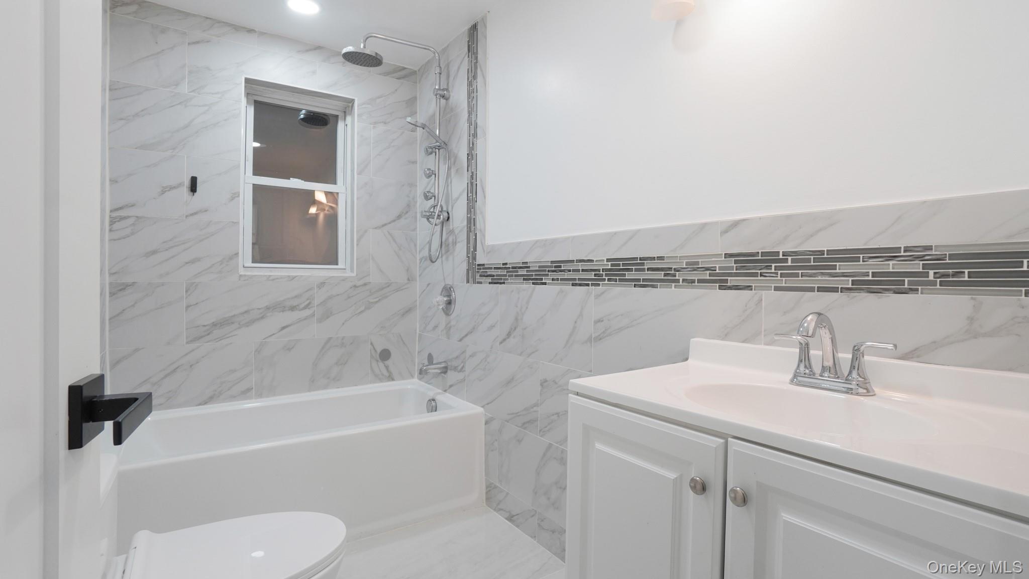 #6 photo, 107-46 120th Street, কুইন্‌স Richmond Hill S. , NY 11419