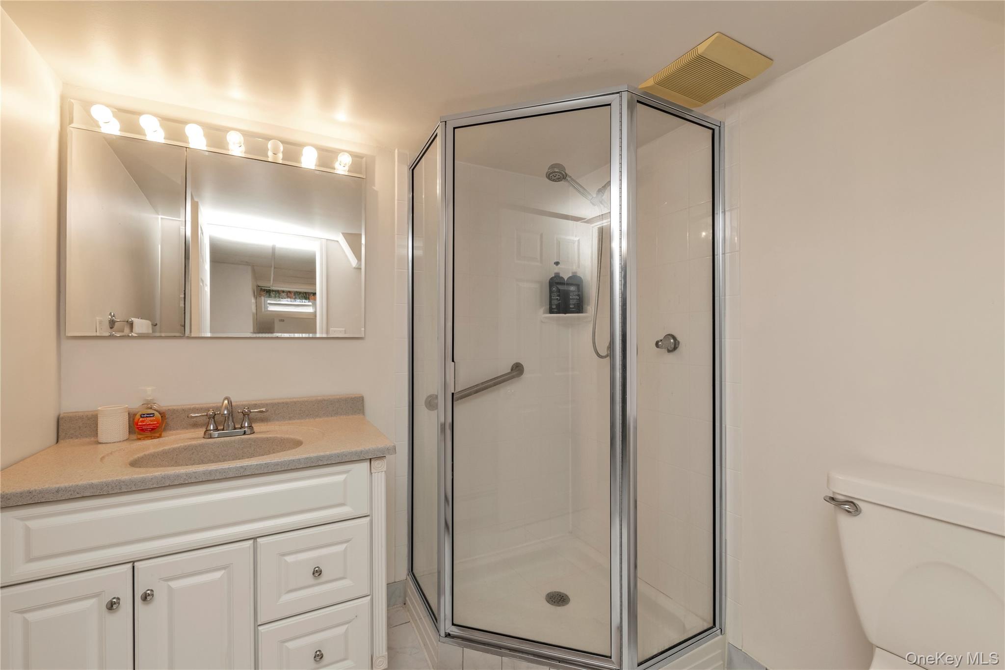 #11 photo, 8 E Gate, নাসাউ কাউন্টি Plainview , NY 11803