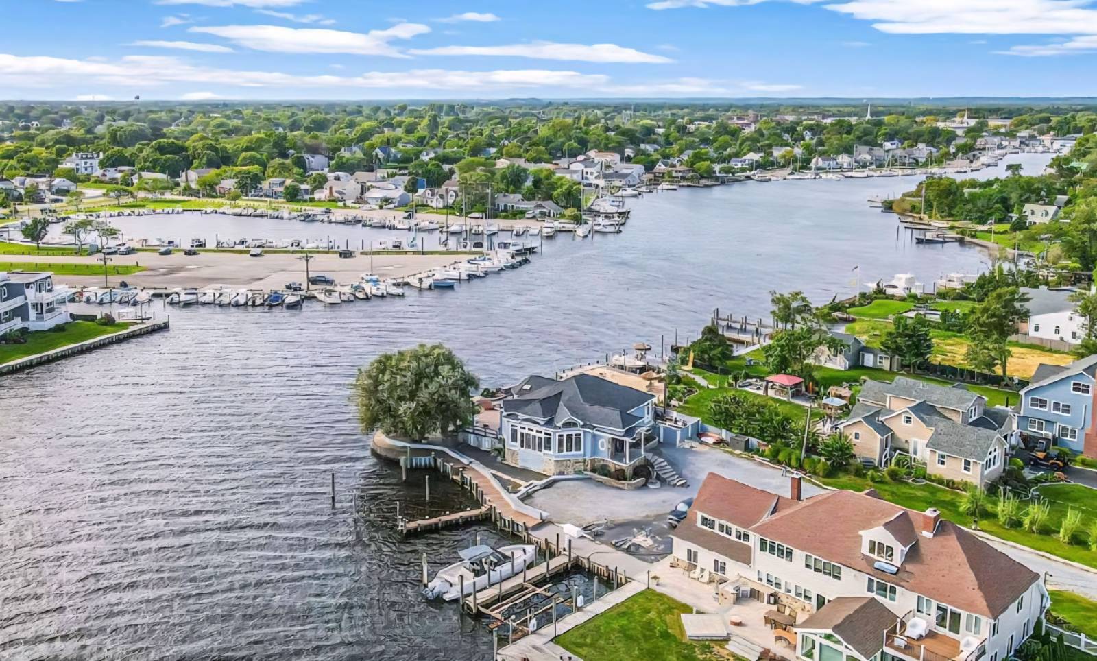 #13 photo, 238 West Islip Rd, সাফোক কাউন্টি West Islip , NY 11795