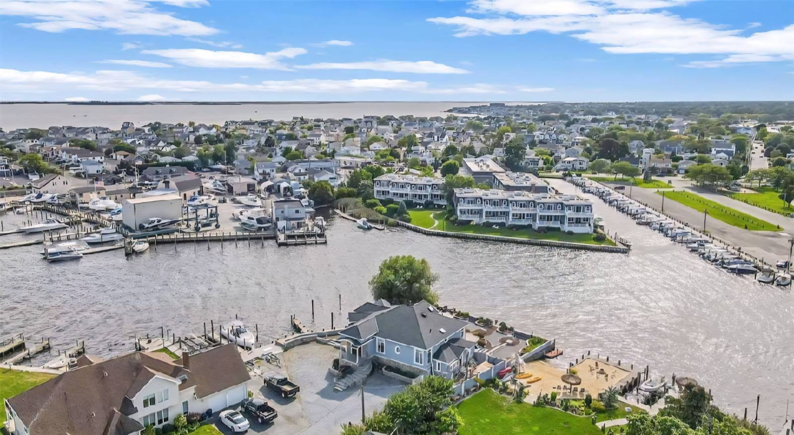 #14 photo, 238 West Islip Rd, সাফোক কাউন্টি West Islip , NY 11795