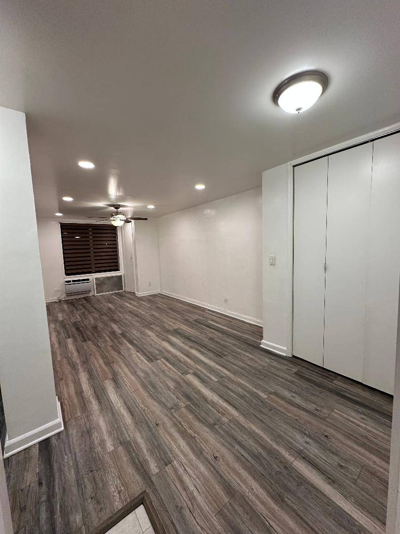 #13 photo, 14017 84th Dr, #2C, কুইন্‌স Briarwood , NY 11435