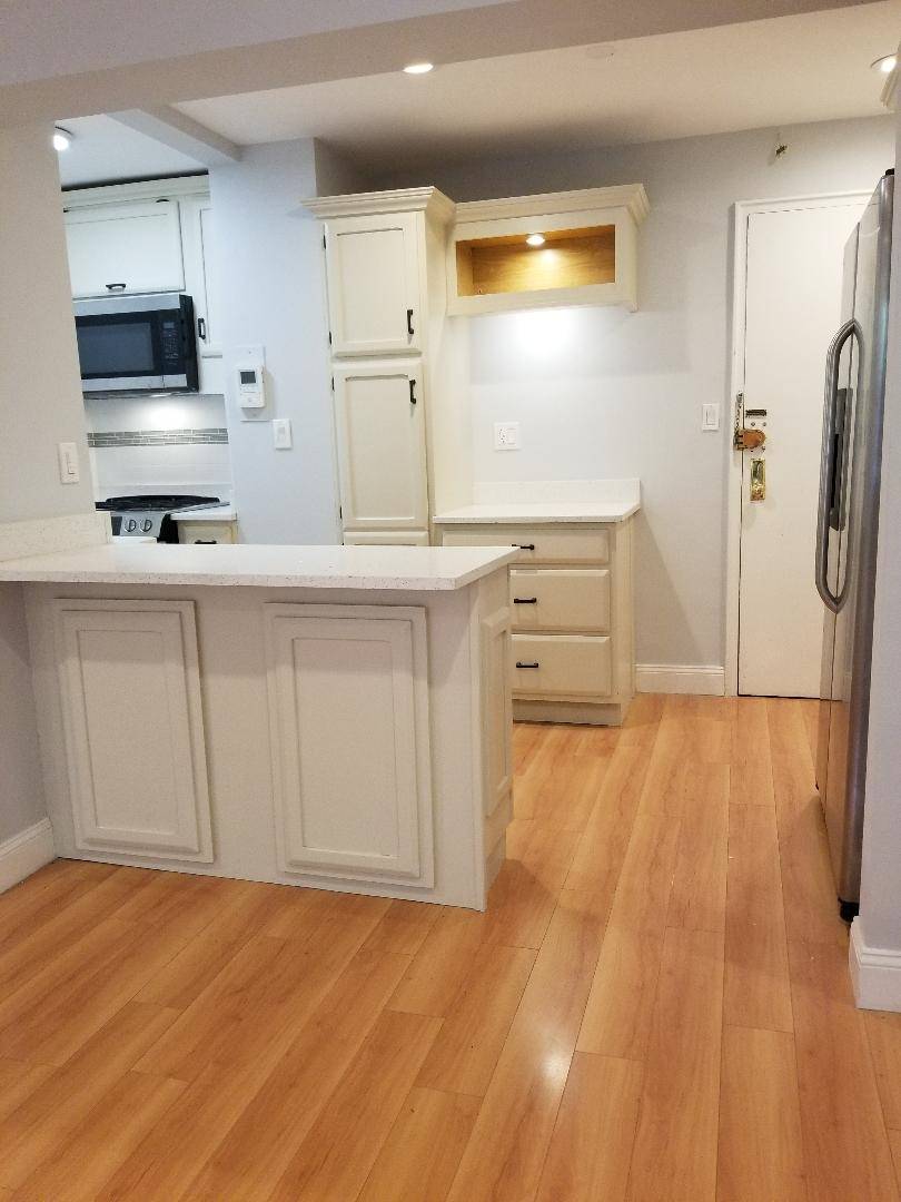 #1 photo, 140-17 84th Dr,, কুইন্‌স Briarwood , NY 11435