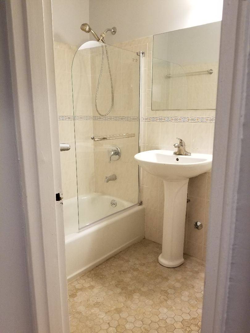 #7 photo, 140-17 84th Dr,, কুইন্‌স Briarwood , NY 11435