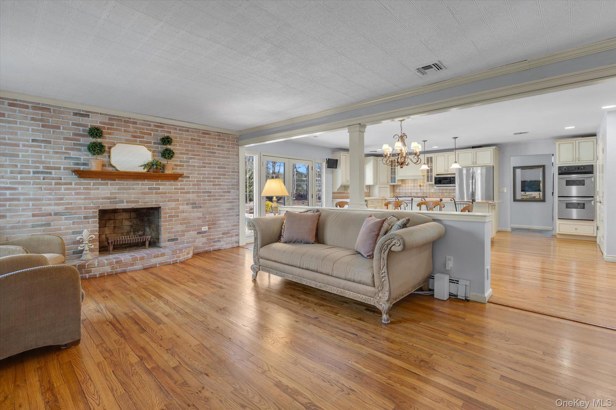 #11 photo, 3 Melrose Court, Dix Hills , NY 11746