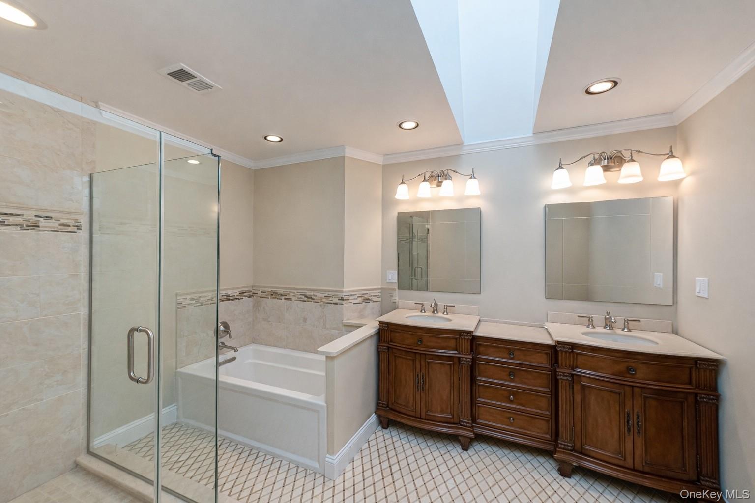 #19 photo, 240 Pond View Lane, Smithtown , NY 11787