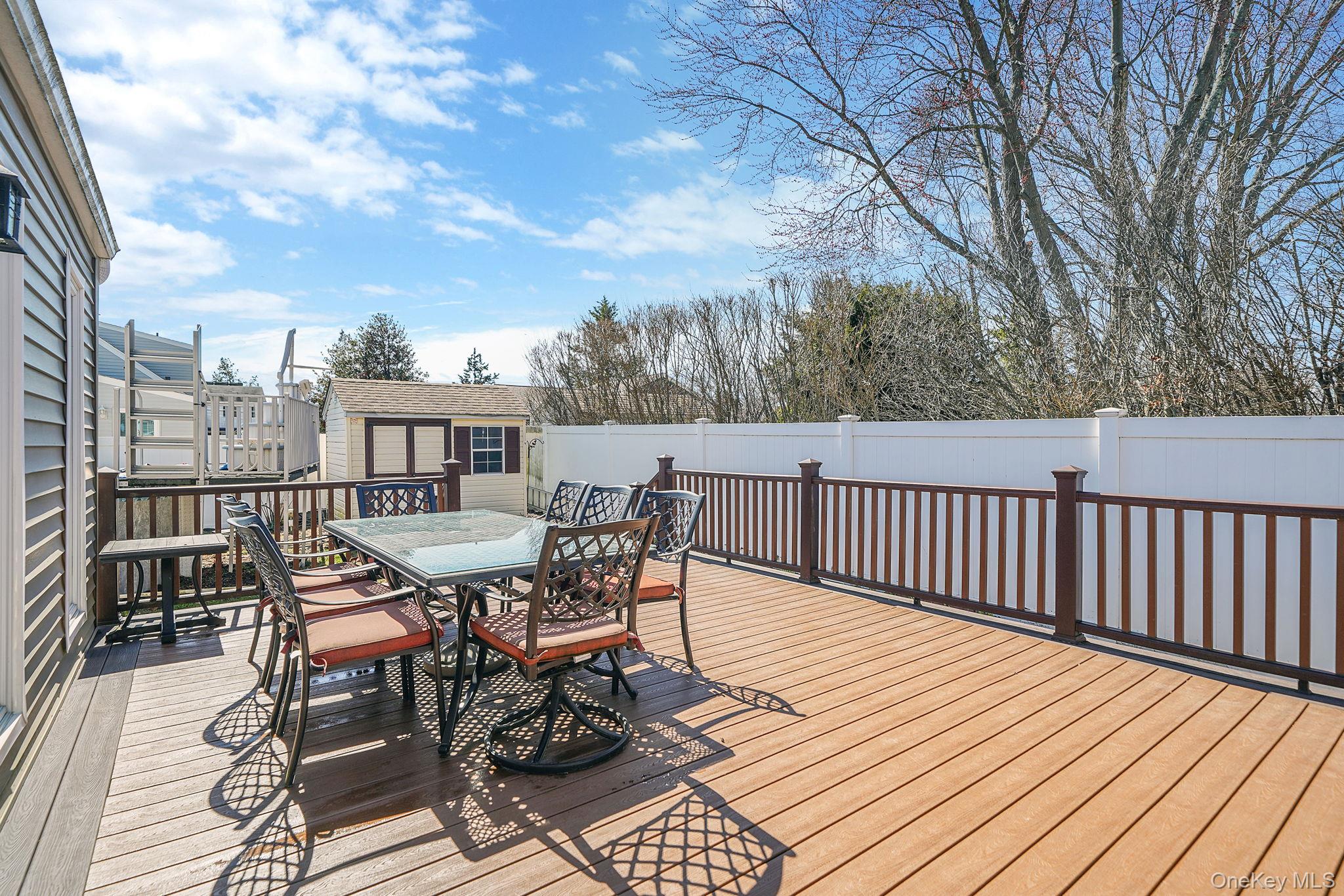 #10 photo, 18 Wendorf Court, सफ़ोक काउंटी North Babylon , NY 11703