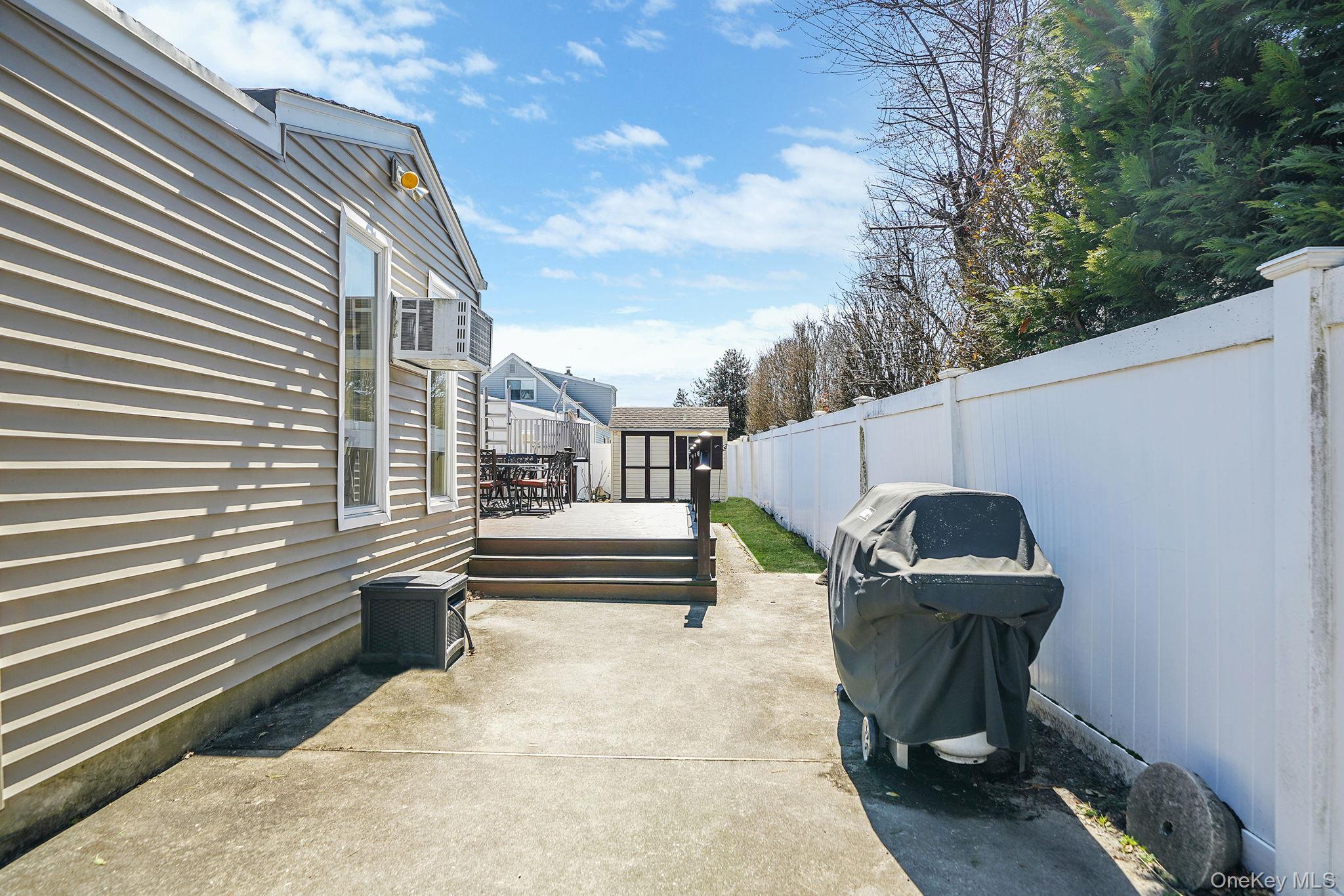 #11 photo, 18 Wendorf Court, सफ़ोक काउंटी North Babylon , NY 11703