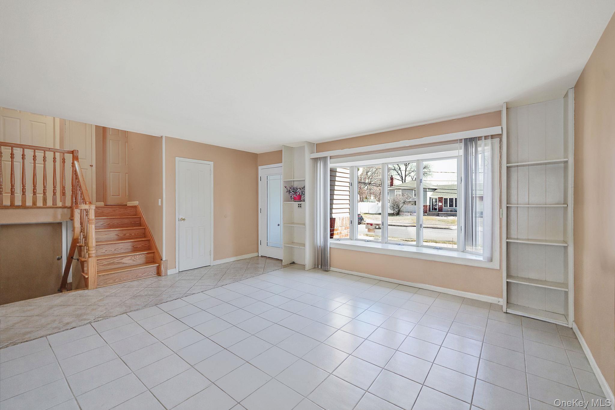 #16 photo, 18 Wendorf Court, सफ़ोक काउंटी North Babylon , NY 11703