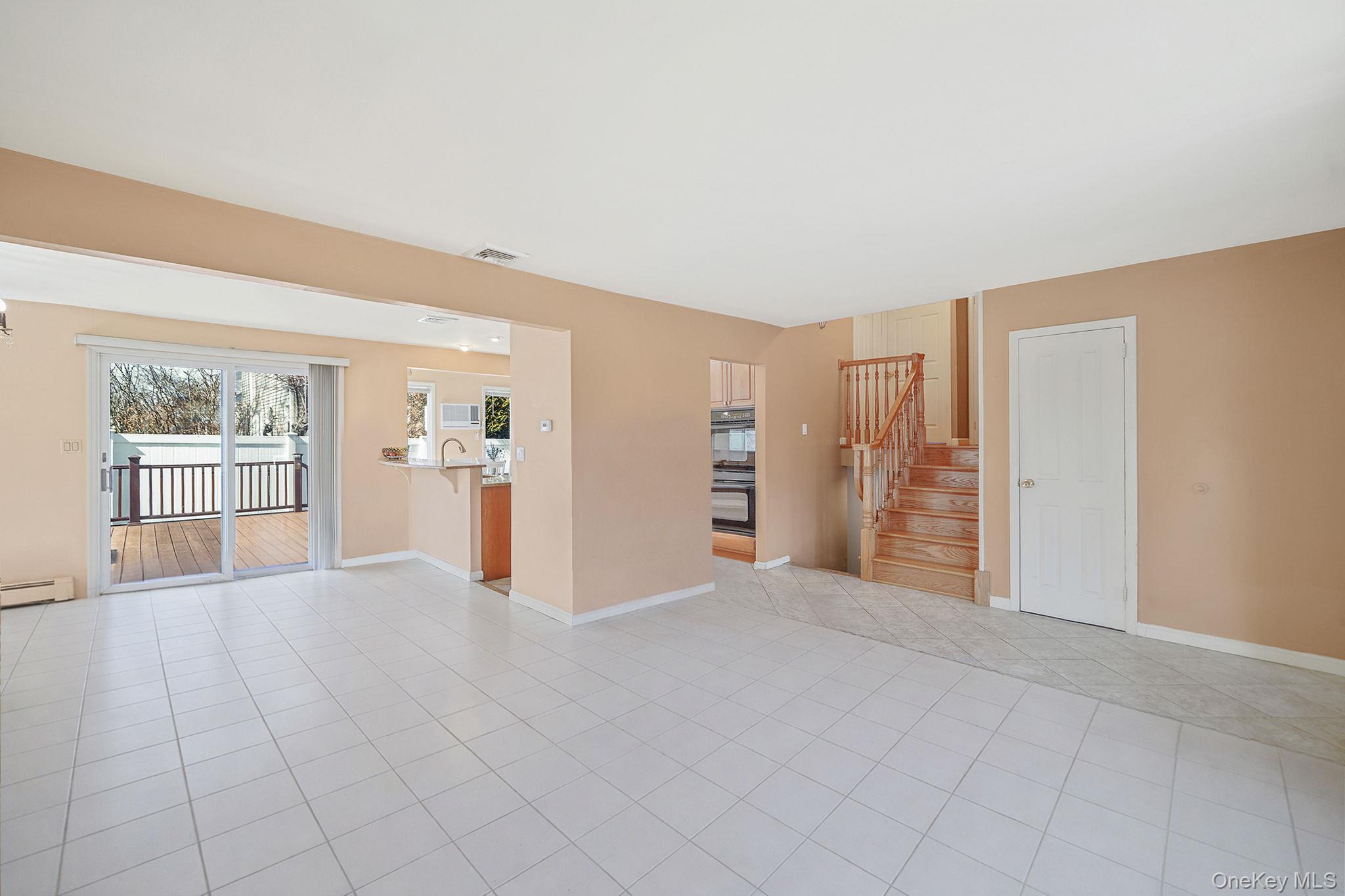 #18 photo, 18 Wendorf Court, सफ़ोक काउंटी North Babylon , NY 11703