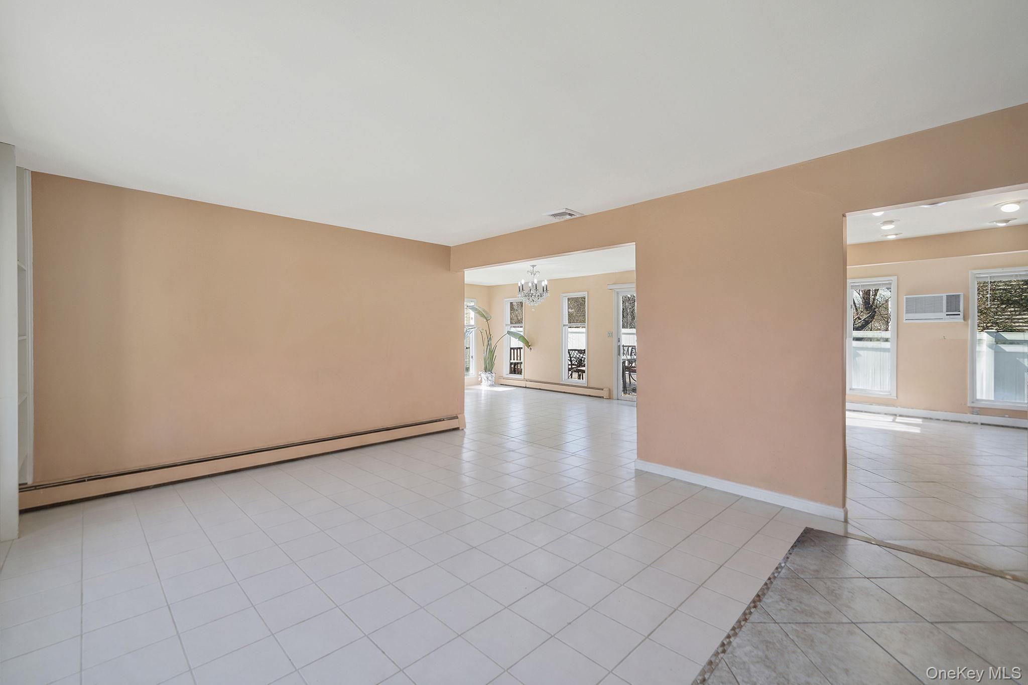 #19 photo, 18 Wendorf Court, सफ़ोक काउंटी North Babylon , NY 11703