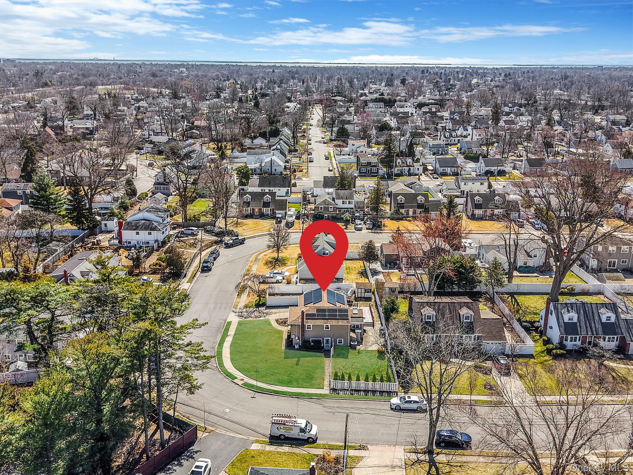 #2 photo, 18 Wendorf Court, सफ़ोक काउंटी North Babylon , NY 11703