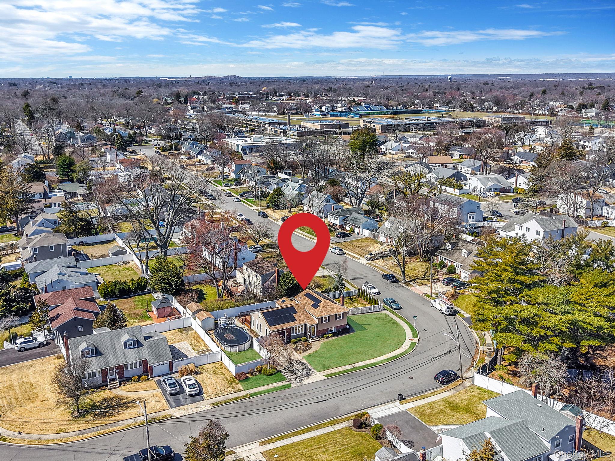 #3 photo, 18 Wendorf Court, सफ़ोक काउंटी North Babylon , NY 11703