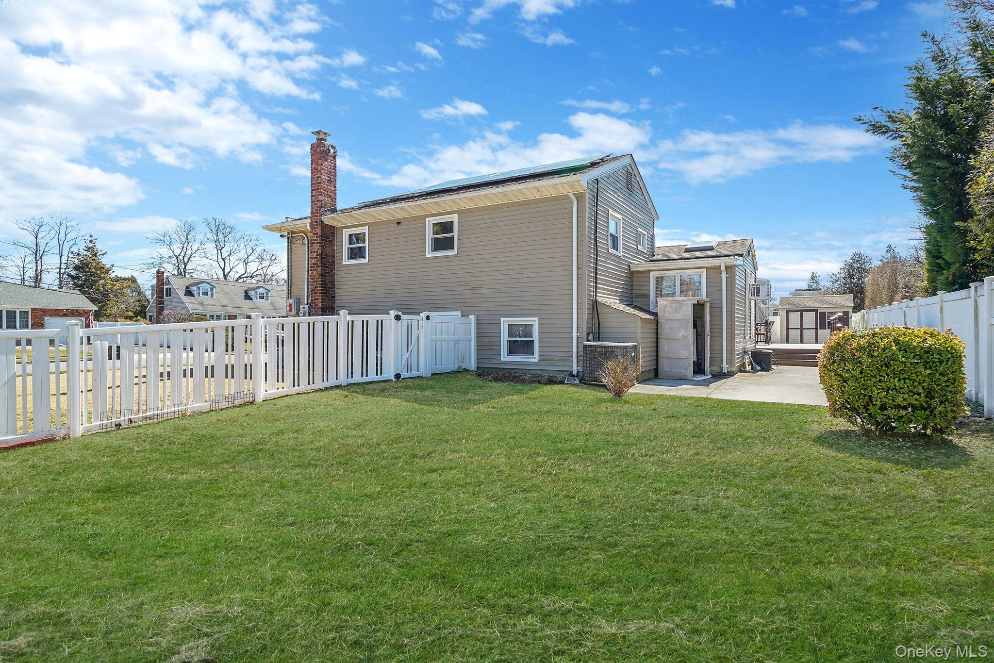 #7 photo, 18 Wendorf Court, सफ़ोक काउंटी North Babylon , NY 11703