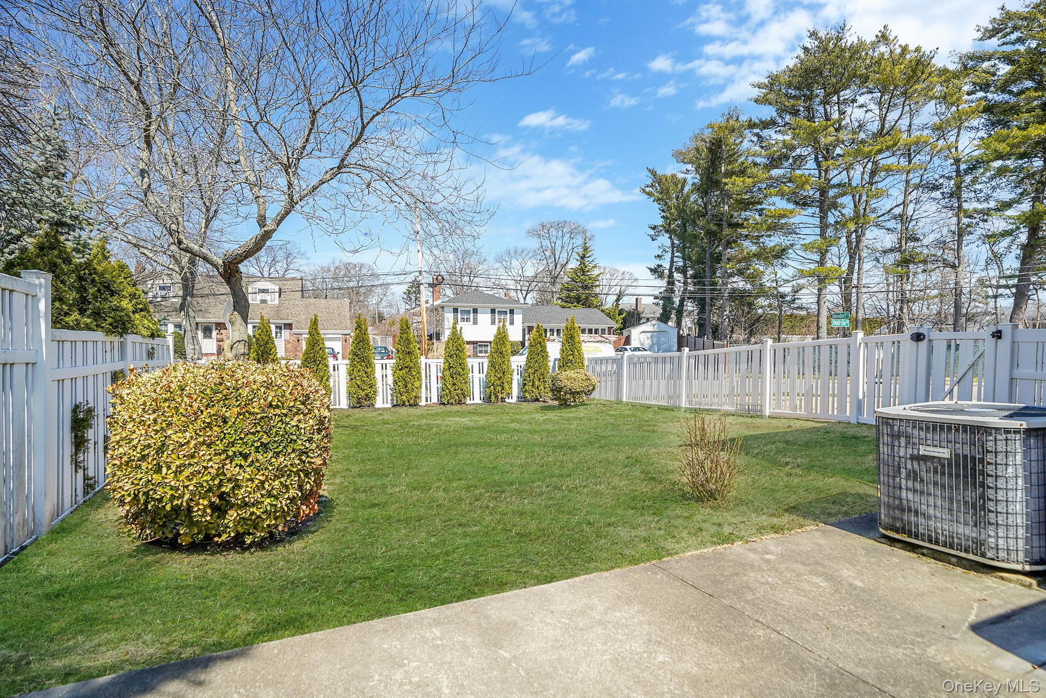 #8 photo, 18 Wendorf Court, सफ़ोक काउंटी North Babylon , NY 11703