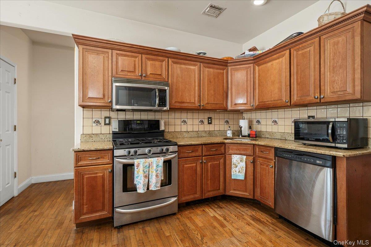 #12 photo, 18 Coach House Court, New Windsor , NY 12553