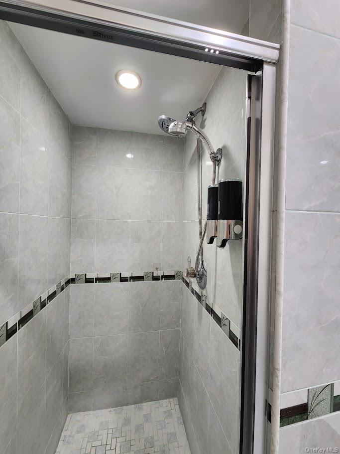 #8 photo, 6361 99th Street, কুইন্‌স Rego Park , NY 11374