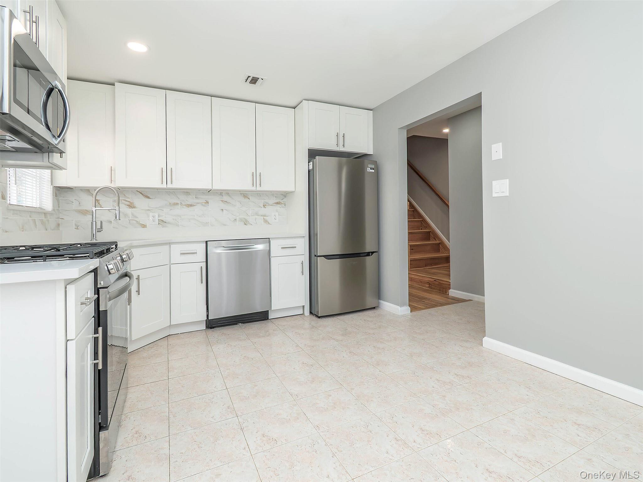 #10 photo, 78B Ashwood Road, নাসাউ কাউন্টি Port Washington , NY 11050