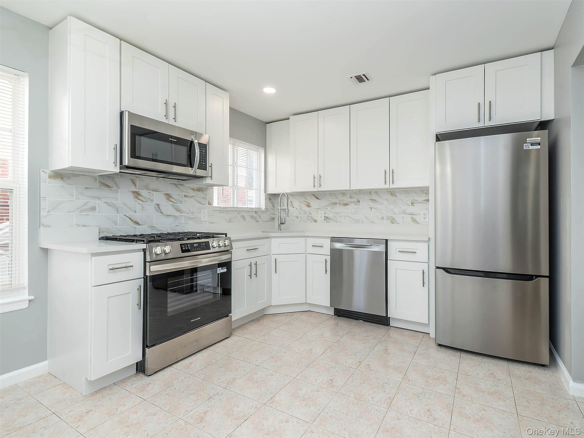 #11 photo, 78B Ashwood Road, নাসাউ কাউন্টি Port Washington , NY 11050