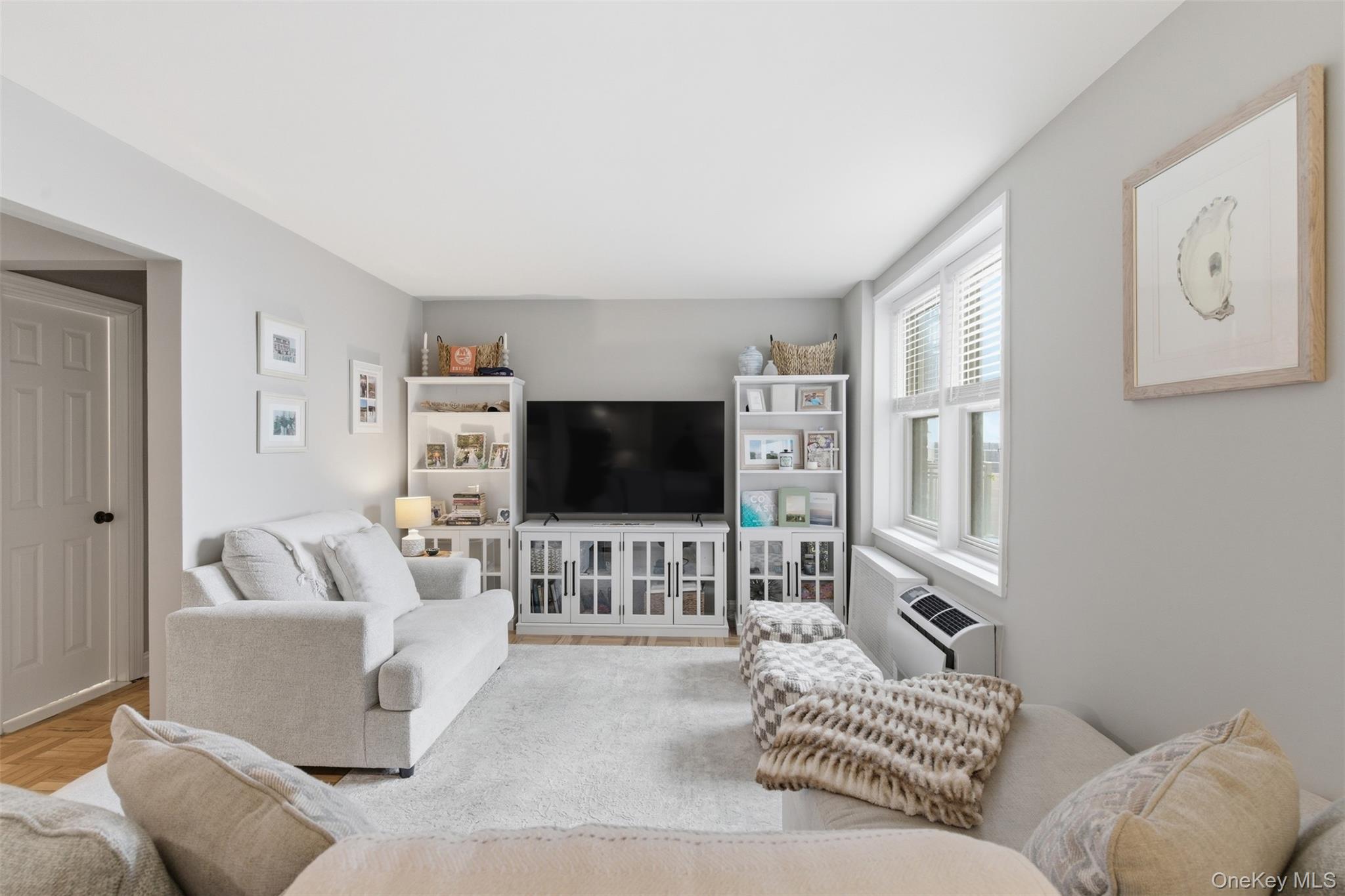 #11 photo, 560 W, Broadway, নাসাউ কাউন্টি Long Beach , NY 11561