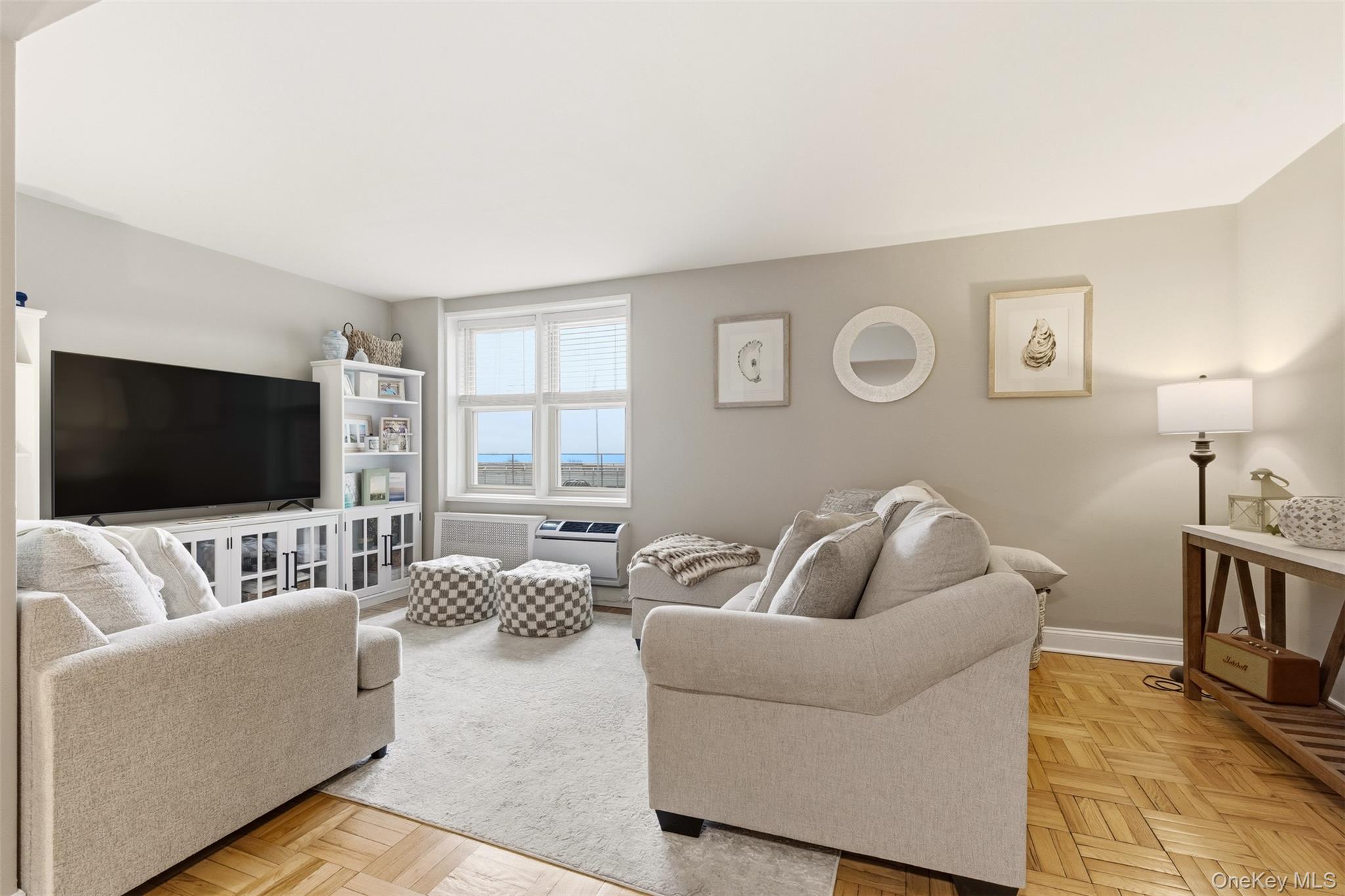 #12 photo, 560 W, Broadway, নাসাউ কাউন্টি Long Beach , NY 11561