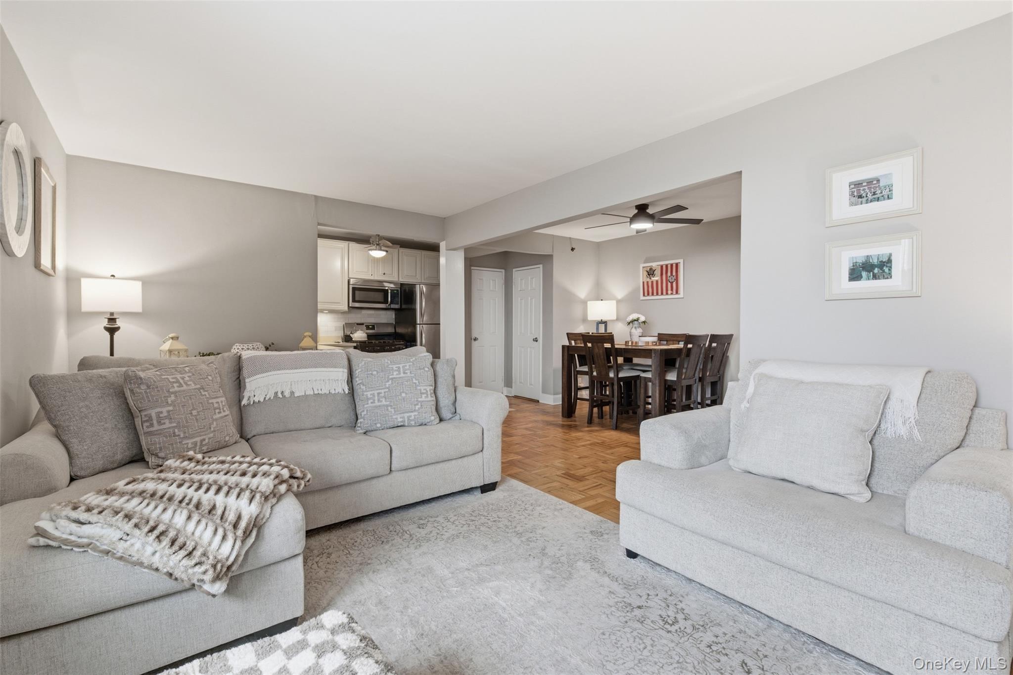 #13 photo, 560 W, Broadway, নাসাউ কাউন্টি Long Beach , NY 11561