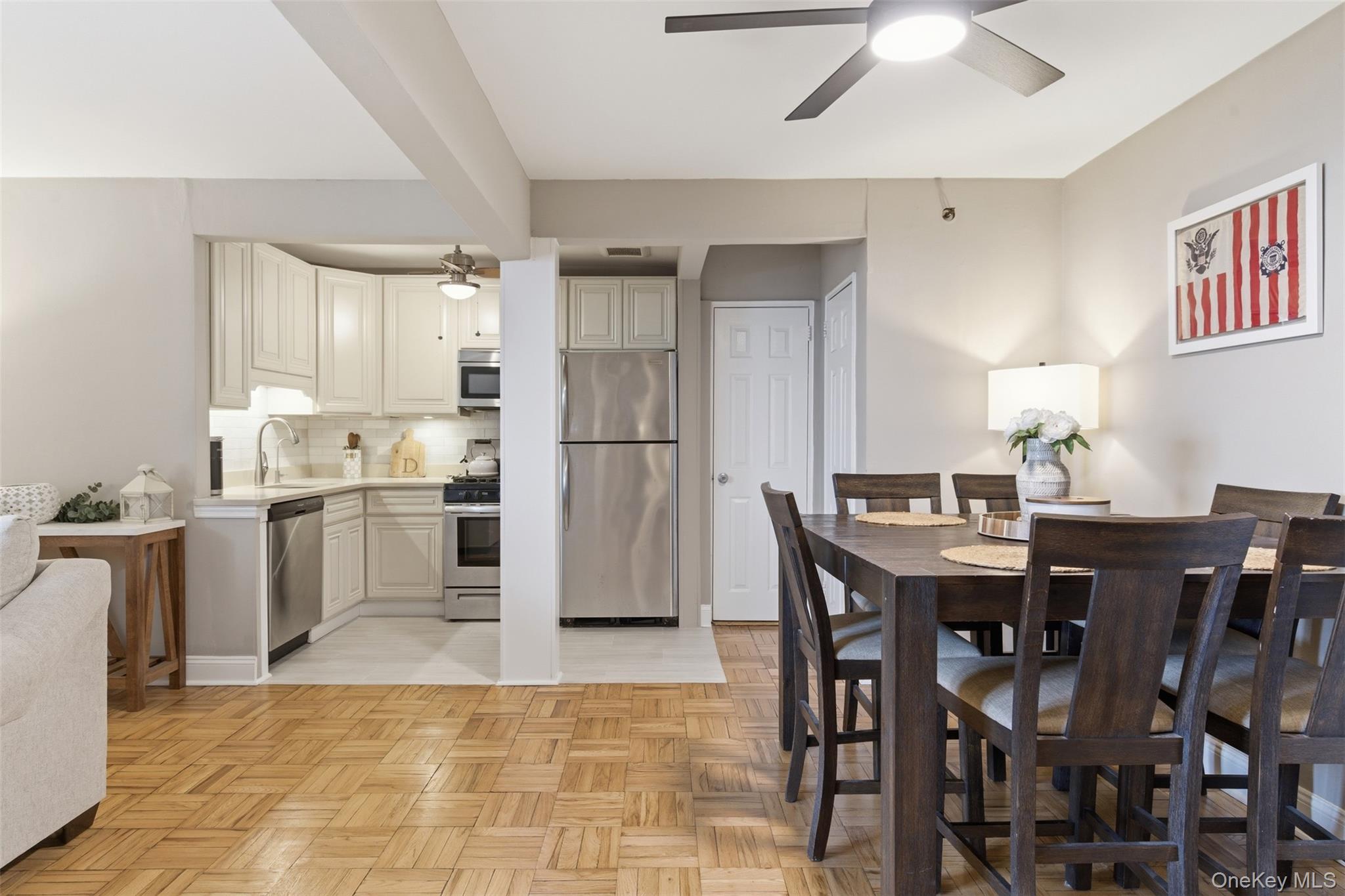 #14 photo, 560 W, Broadway, নাসাউ কাউন্টি Long Beach , NY 11561