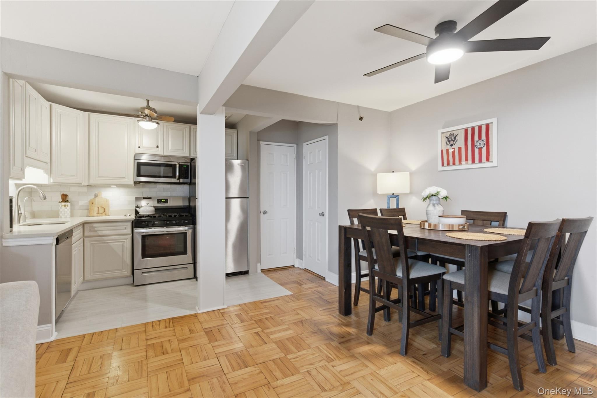 #15 photo, 560 W, Broadway, নাসাউ কাউন্টি Long Beach , NY 11561