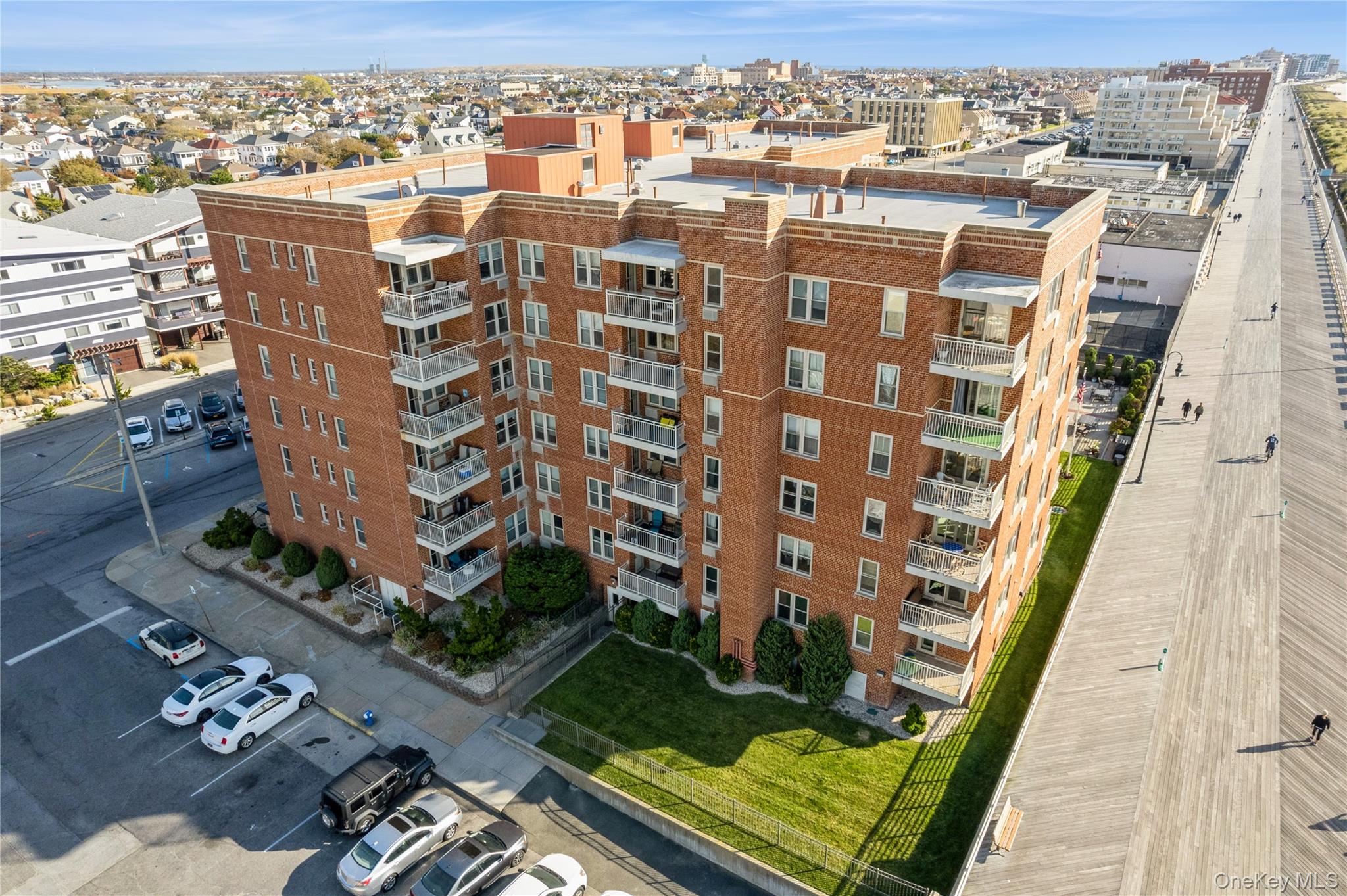 #3 photo, 560 W, Broadway, নাসাউ কাউন্টি Long Beach , NY 11561