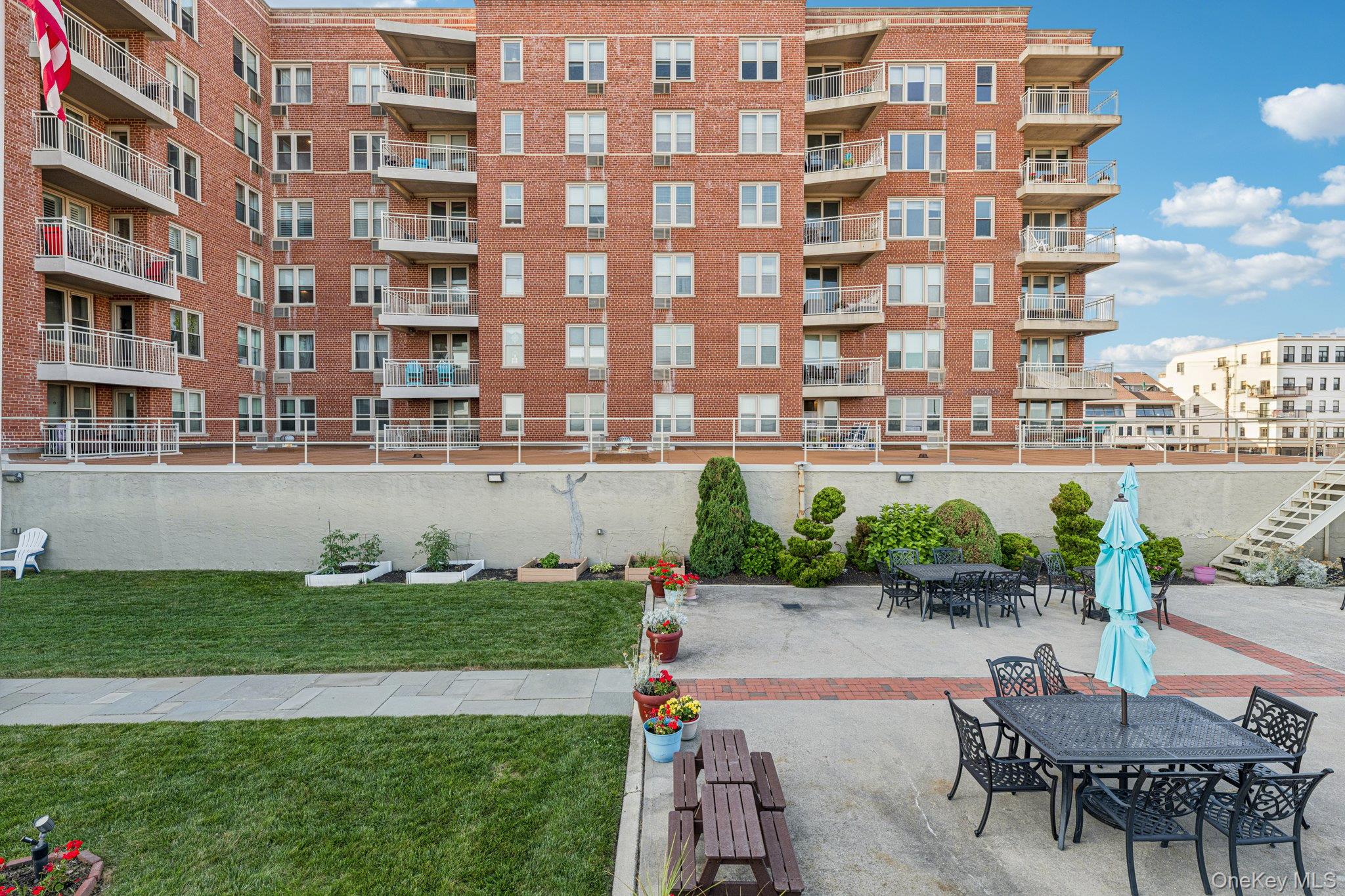 #7 photo, 560 W, Broadway, নাসাউ কাউন্টি Long Beach , NY 11561