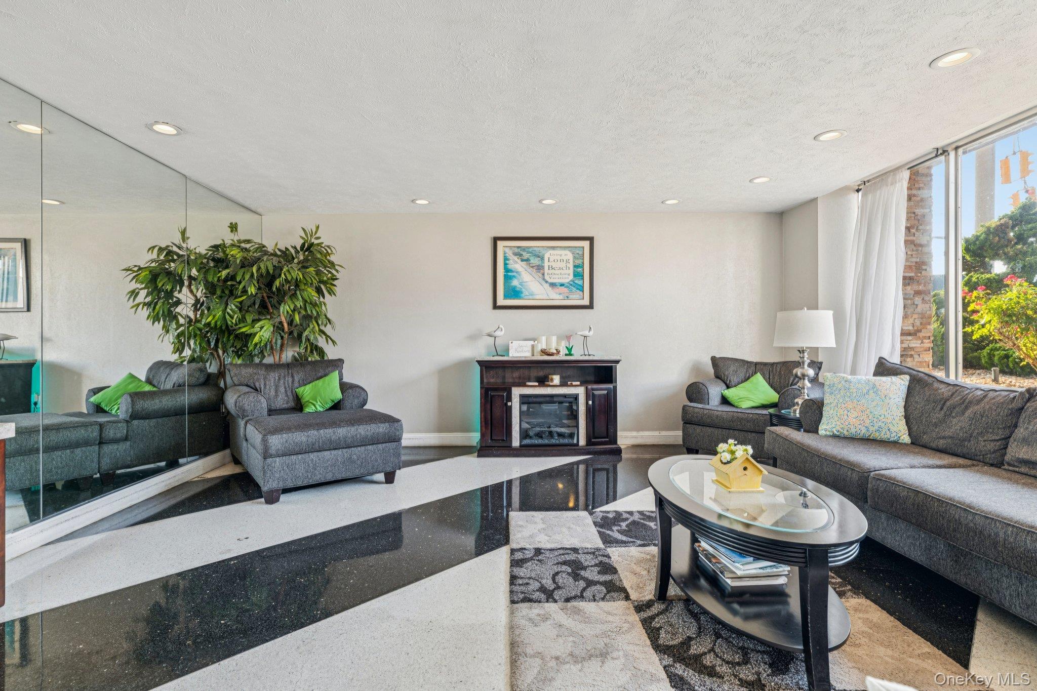 #9 photo, 560 W, Broadway, নাসাউ কাউন্টি Long Beach , NY 11561