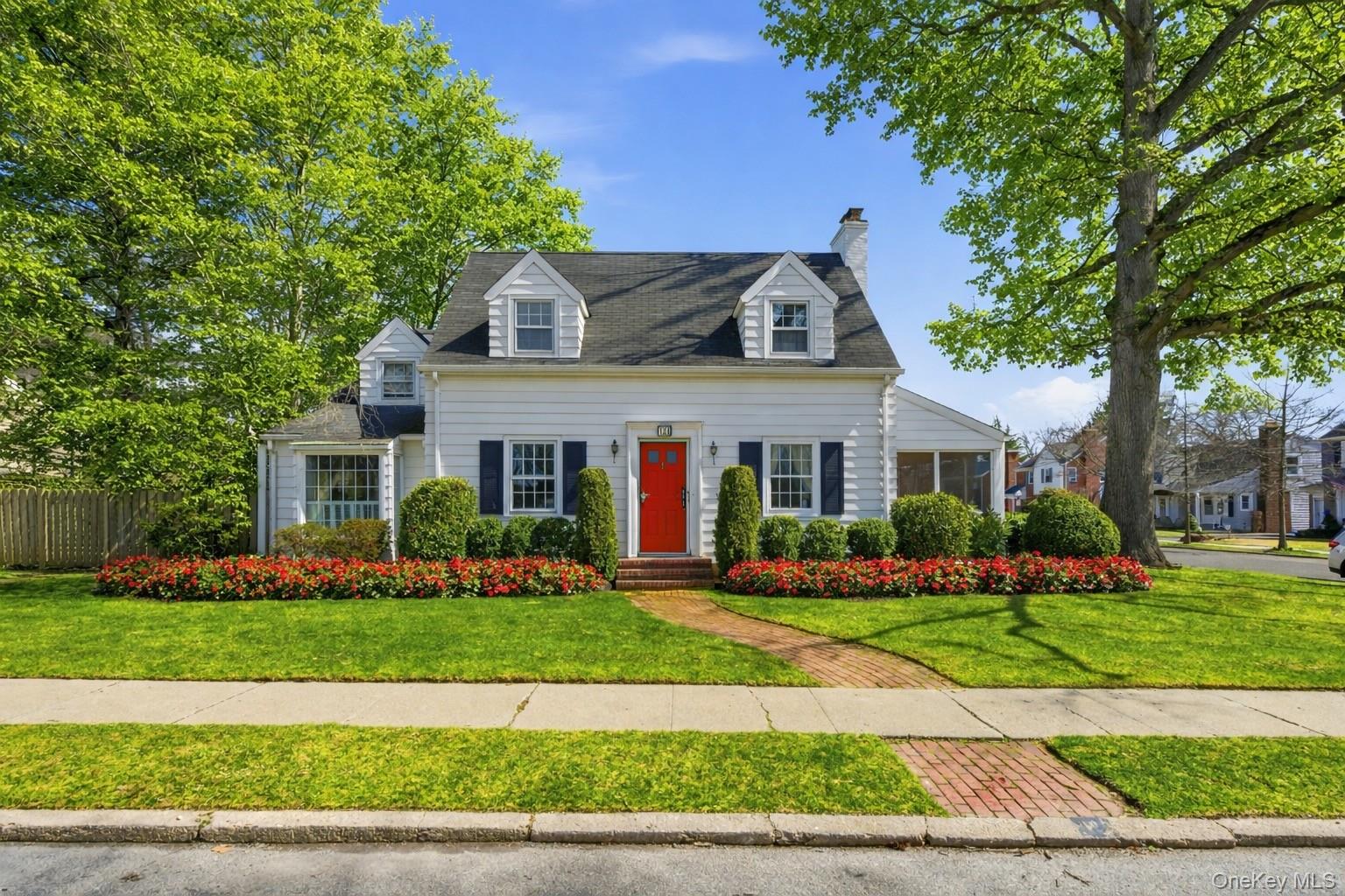 #1 photo, 121 Knollwood Road, নাসাউ কাউন্টি Rockville Centre , NY 11570