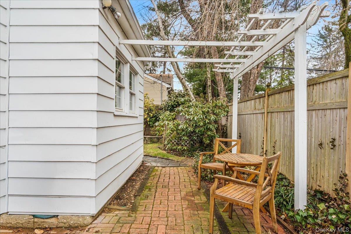 #19 photo, 121 Knollwood Road, 長島 Rockville Centre , NY 11570