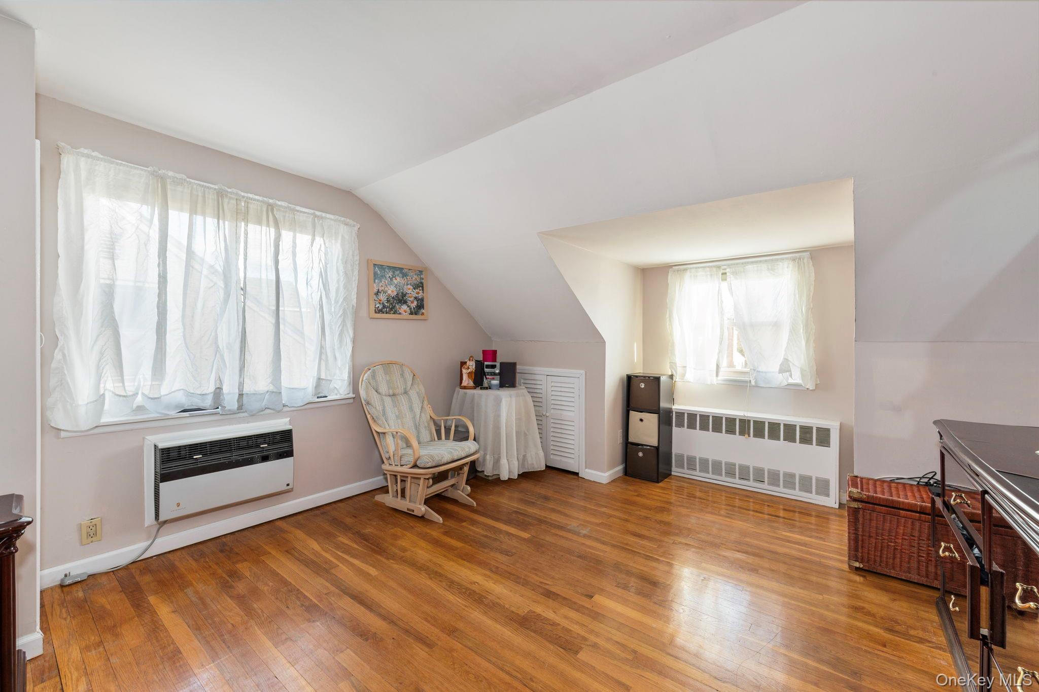 #15 photo, 59 Pembrook Drive, Mineola , NY 11501