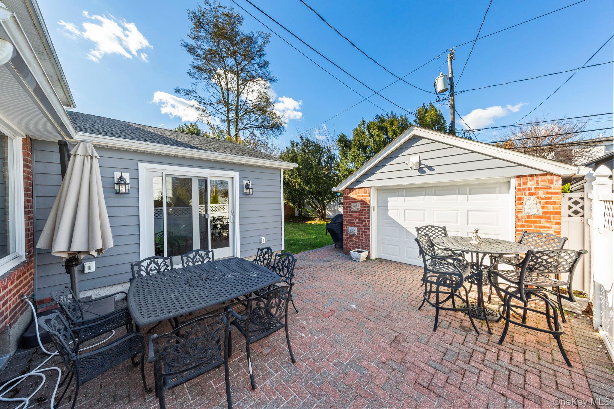 #19 photo, 59 Pembrook Drive, Mineola , NY 11501