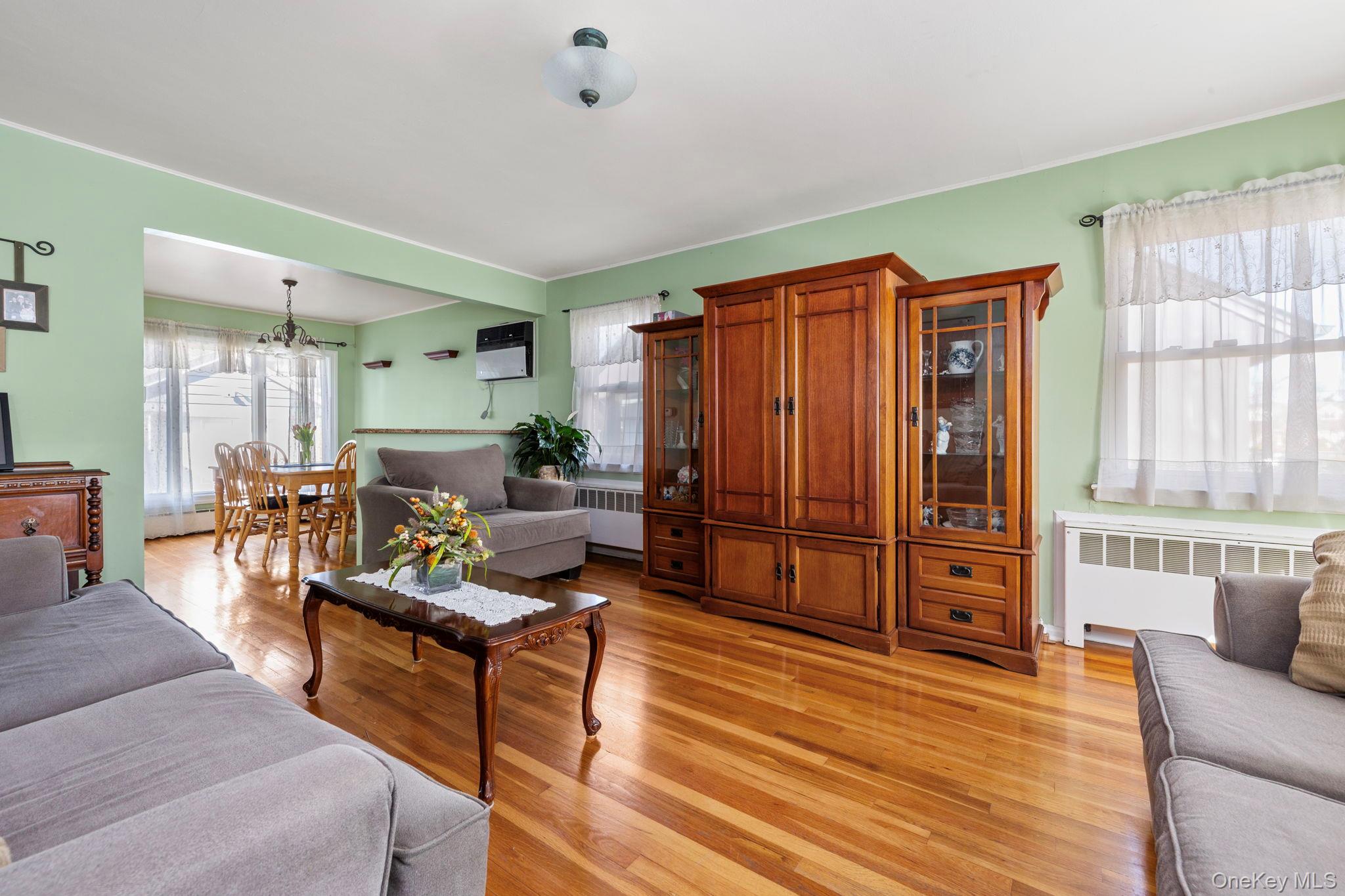 #3 photo, 59 Pembrook Drive, Mineola , NY 11501