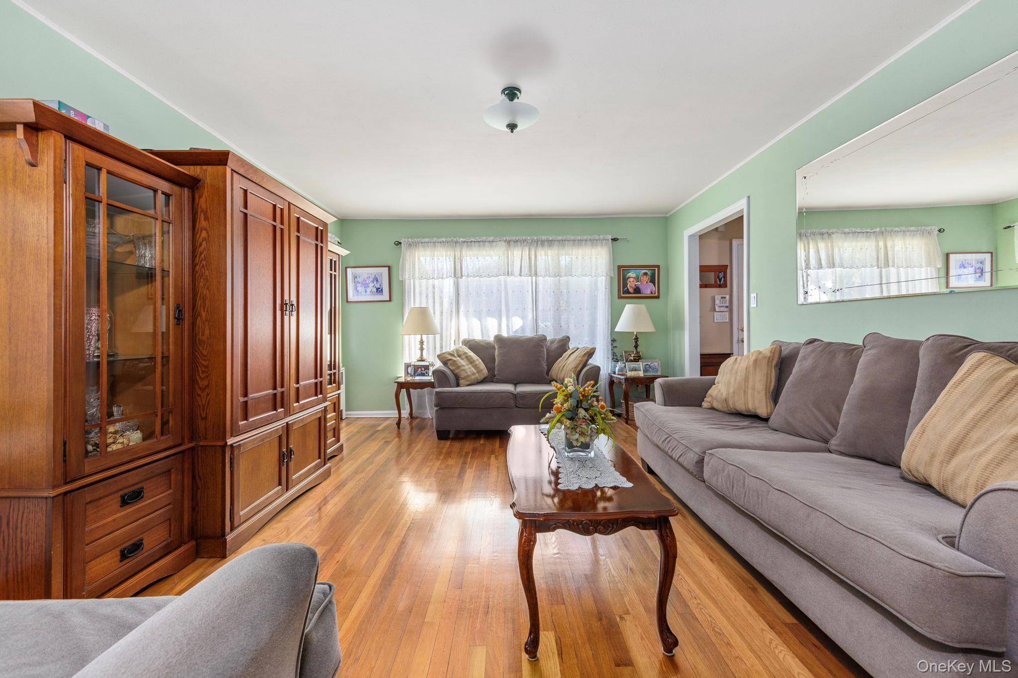 #5 photo, 59 Pembrook Drive, Mineola , NY 11501