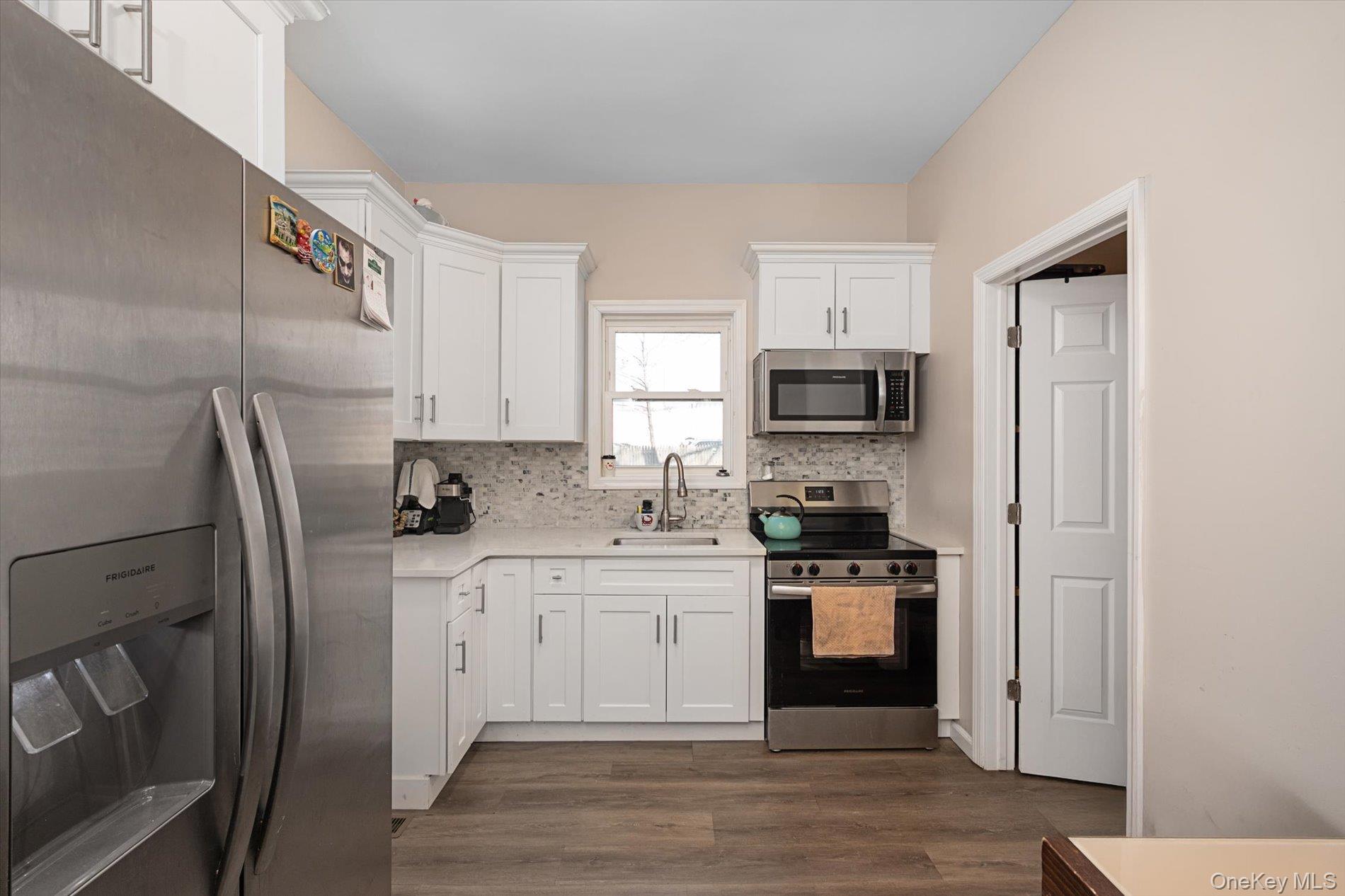 #10 photo, 8 E 14th Street, সাফোক কাউন্টি Huntington Station , NY 11746