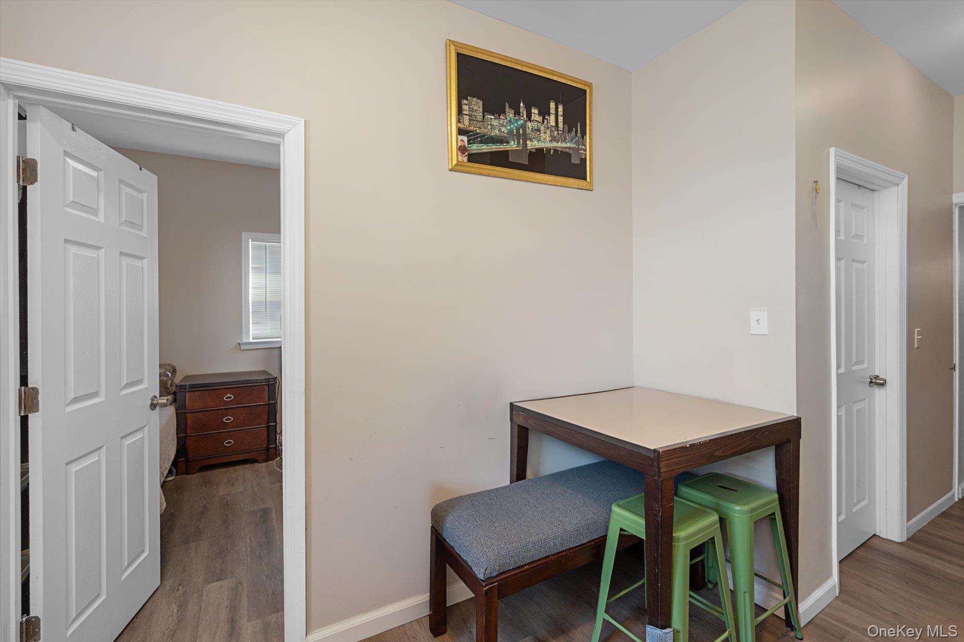 #11 photo, 8 E 14th Street, সাফোক কাউন্টি Huntington Station , NY 11746