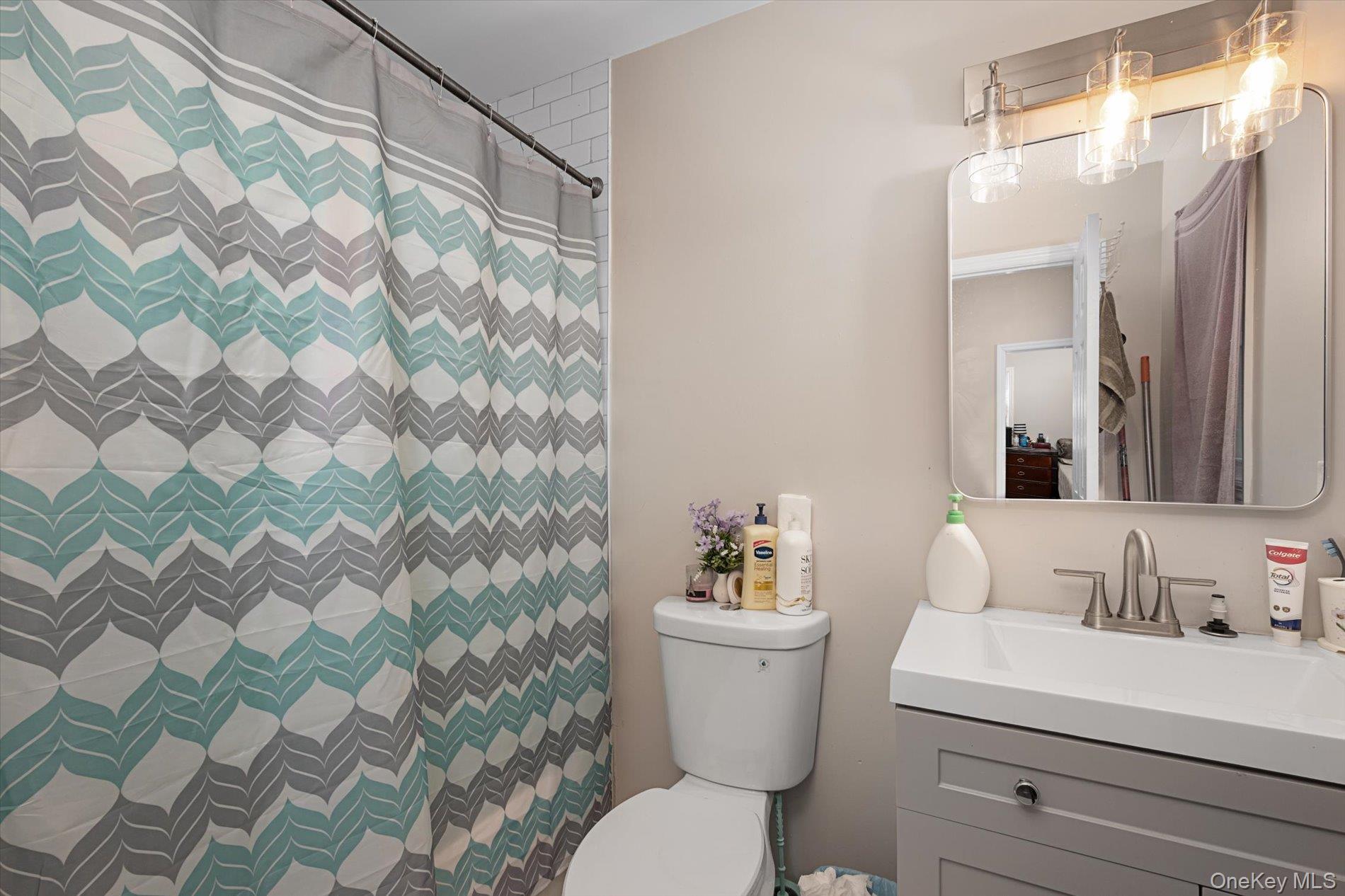 #13 photo, 8 E 14th Street, সাফোক কাউন্টি Huntington Station , NY 11746